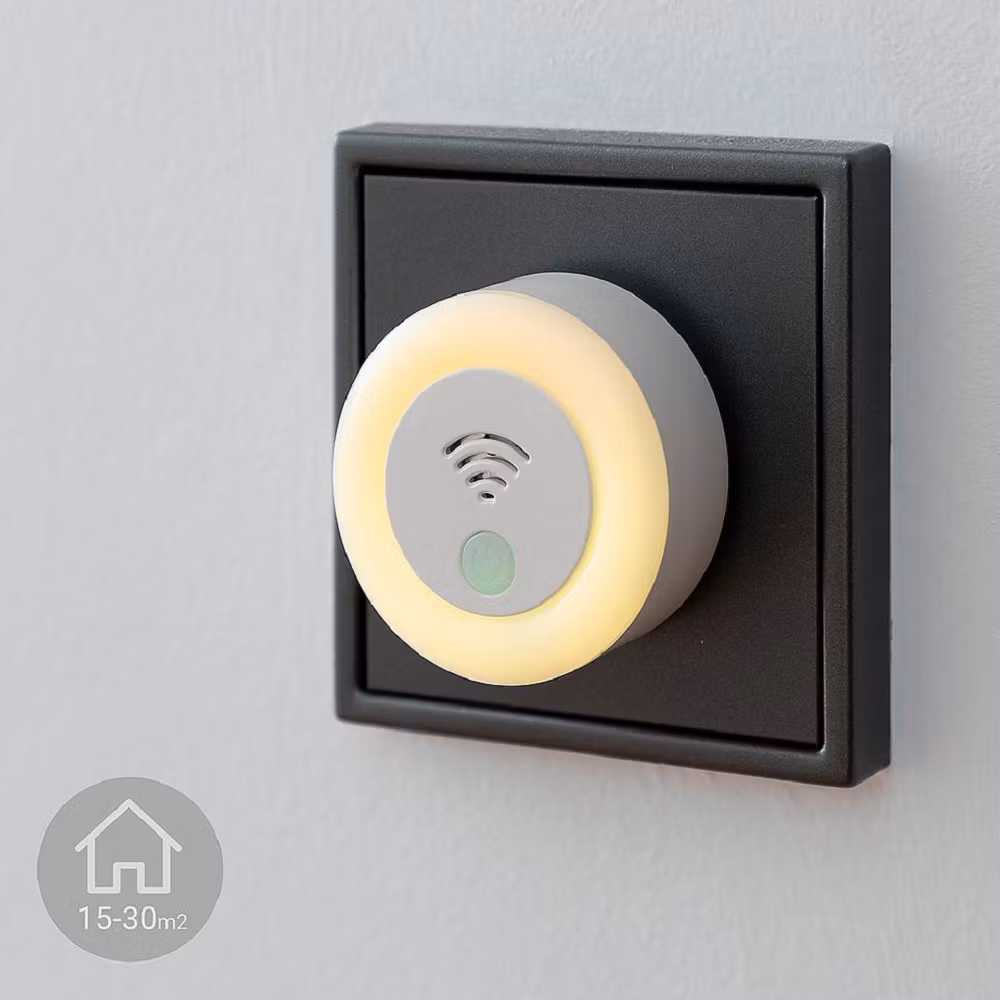 Yövalo hyönteiskarkottimella