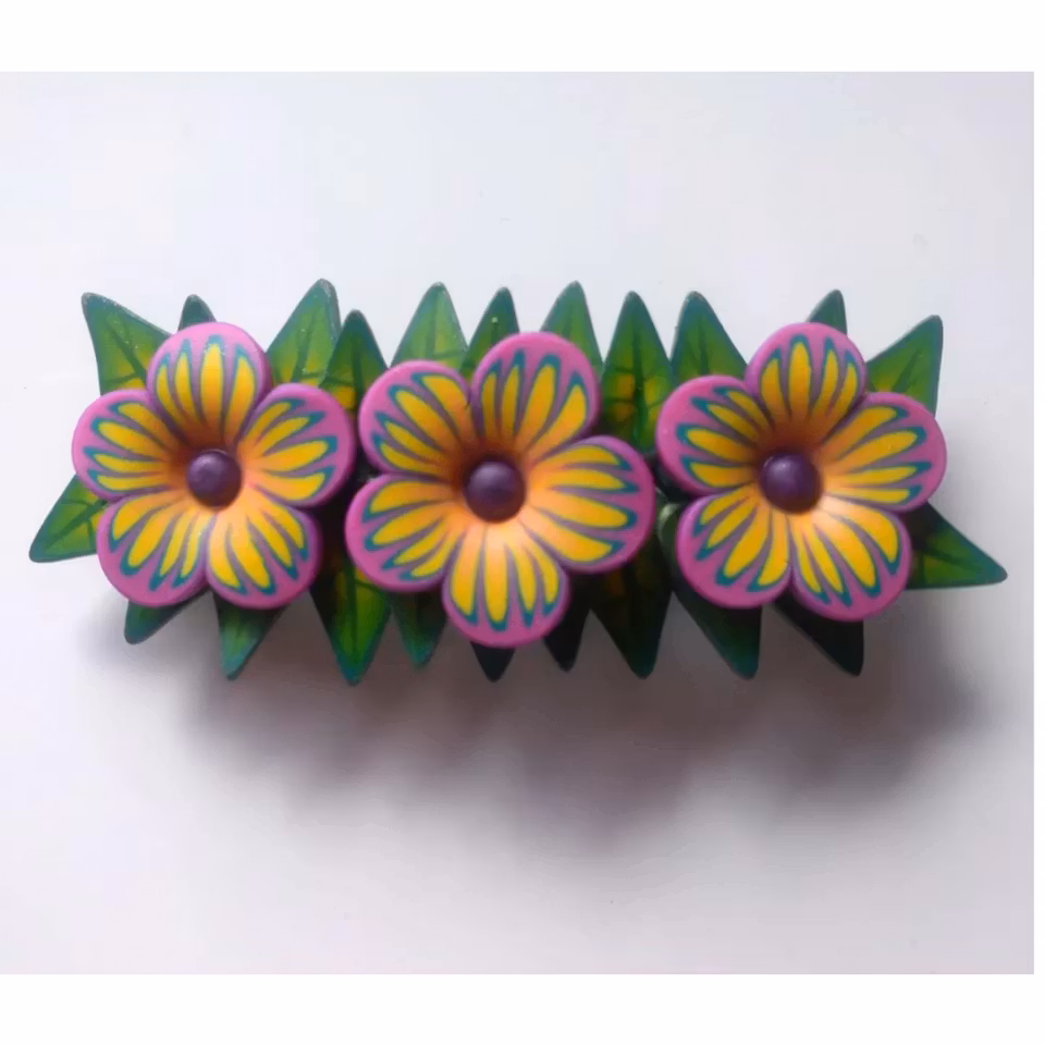 Hårspänne med blommor