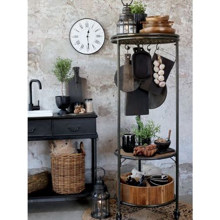 Display på hjul med 3 hyllor och 3 trälådor