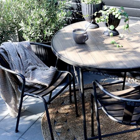 Factory Café-set med 2 stolar och 1 bord