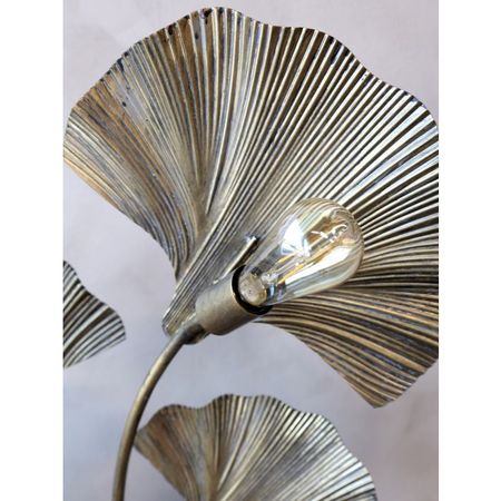 Lampa för golv med 4 blad