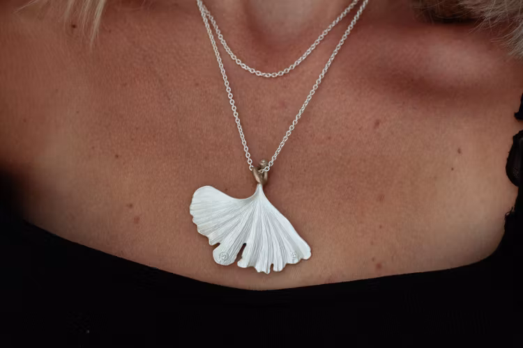 Halsband Ebisu Ginkgo - Silver