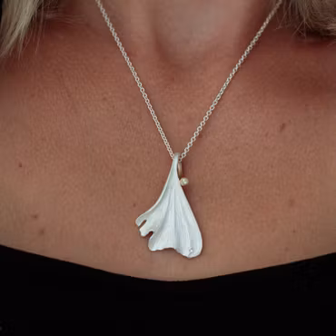 Halsband Ginza Ginkgo Leaf - Silver
