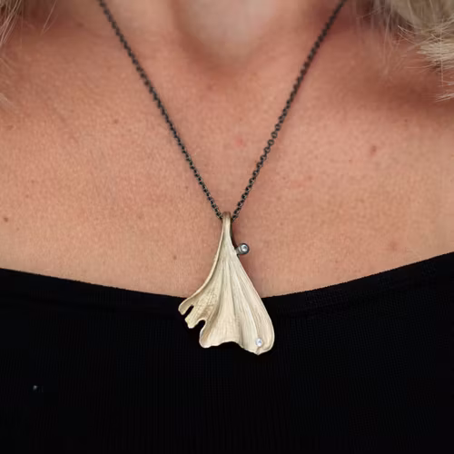 Necklace Ginza Ginkgo Leaf - Bronze/Gold
