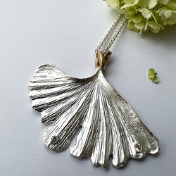 Halsband Ebisu Ginkgo - Silver