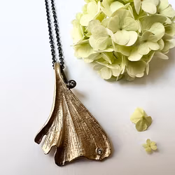 Halsband Ginza Ginkgo Leaf - Brons/Guld