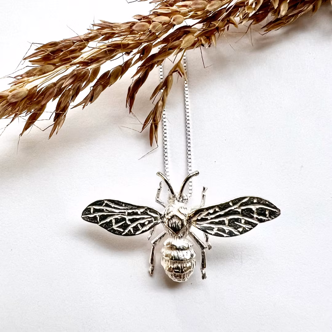 Halsband Blomsterbi Grande - Silver