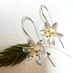 Örhängen Vit Jasmine - Silver/Guld