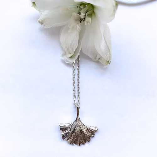 Halsband Fluttering Leaves - Silver