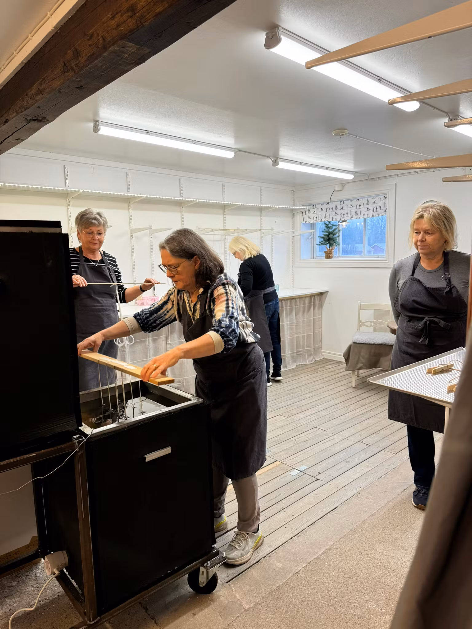 DECEMBER onsdag 10/12 Stöp dina egna ljus. Dagtid 10-14