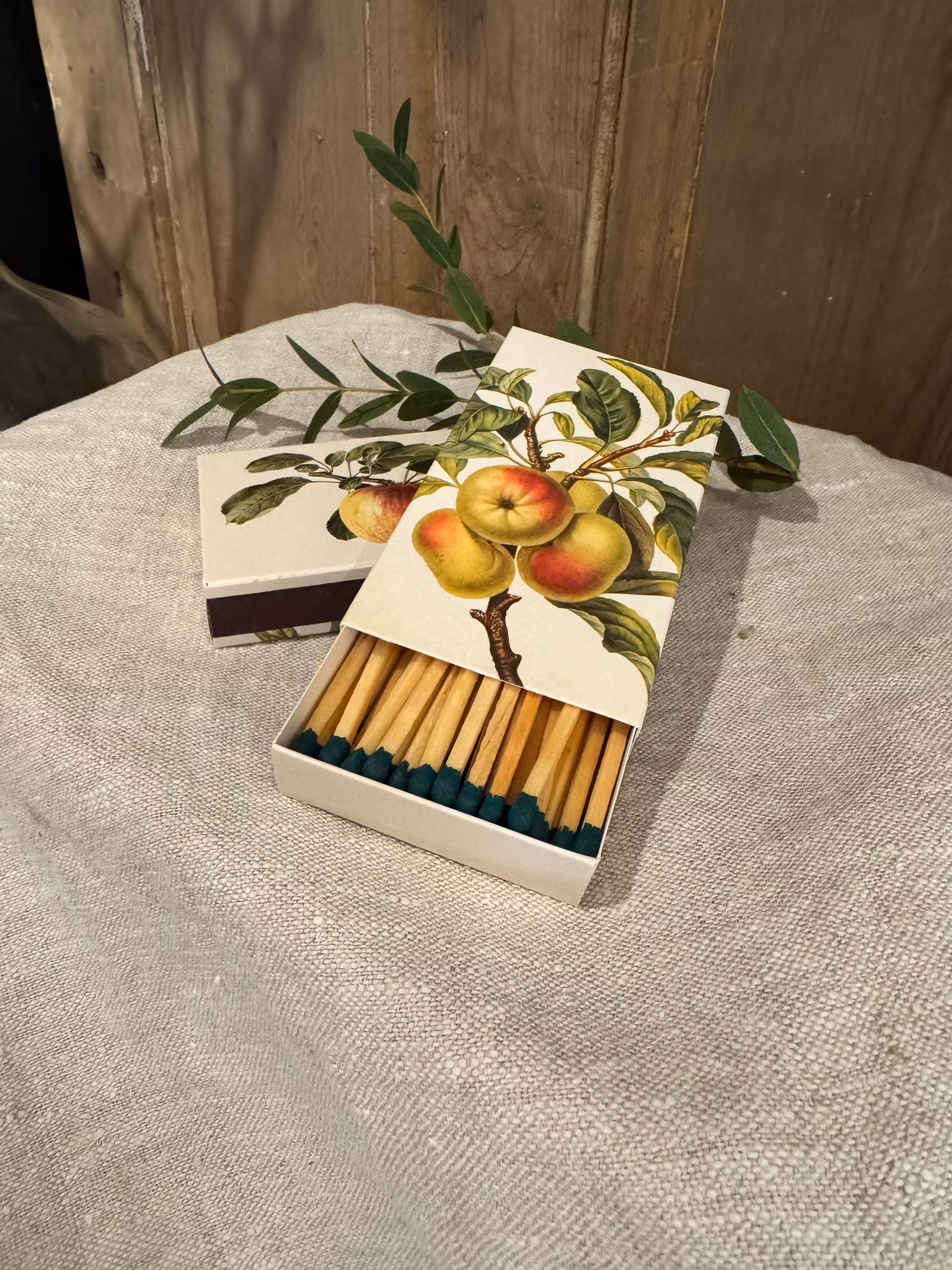 Tändstickor med äpple
