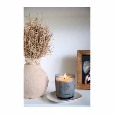 Ljus med Trälock 210g, French Linen Water