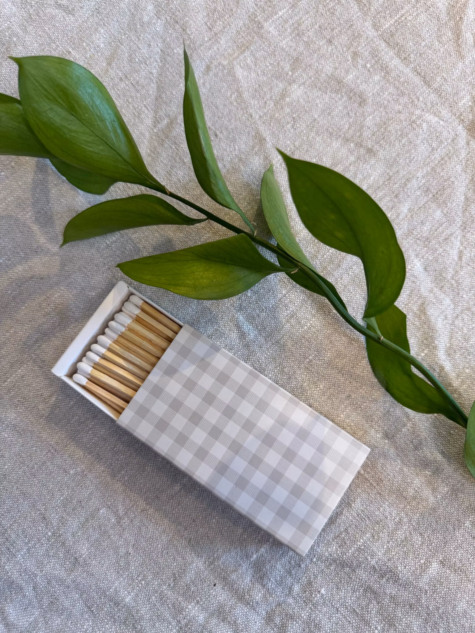 Tändstickor grå rutig