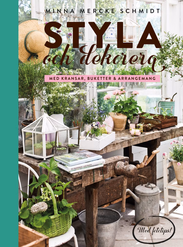 Styla och dekorera med kransar, buketter och arrangemang - finns i Rutströms bokhandel