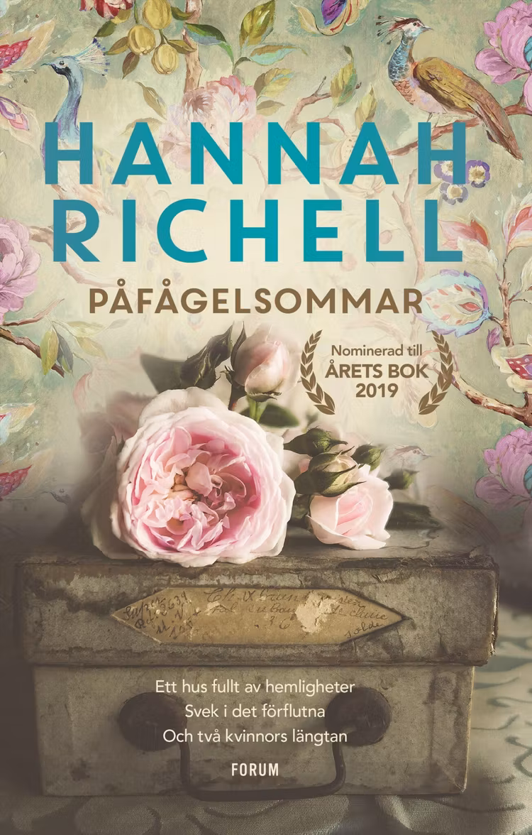 Påfågelsommar - finns i Rutströms bokhandel
