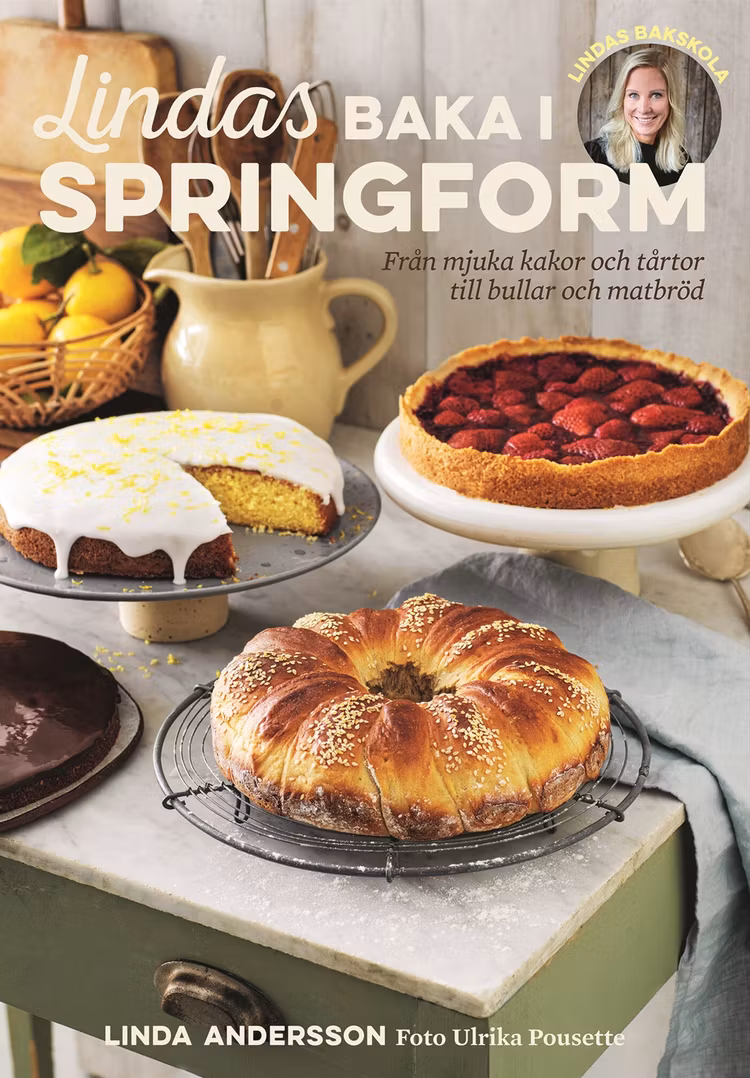 Lindas baka i springform - finns i Rutströms bokhandel
