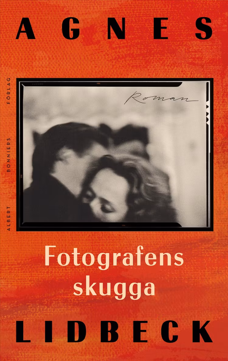 Fotografens skugga - finns i Rutströms bokhandel