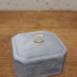 Vit Opal facetterad oval 7x9mm