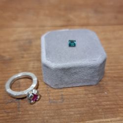 Grön carréslipad Turmalin 4,8x4,8x2,5mm