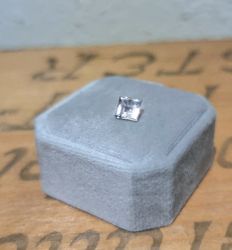 Carréslipad ljuslila Skapolit 6.2x6.2mm