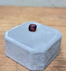 Granat rhodolit kuddslipad 7x7mm
