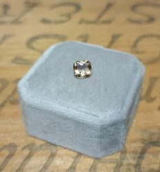 Brun kluddslipad topaz 7x7mm