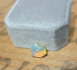 Vit specialslipad Opal Wollo 12 x 10.5 x 4.6 mm