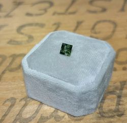 Mörkgrön carréslipad turmalin 6x6mm