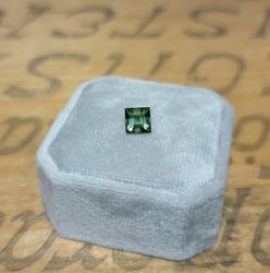 Mörkgrön carréslipad turmalin 6x6mm