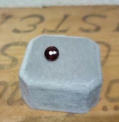 Granat rund checkerboardslipad 8mm