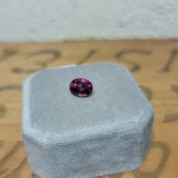 Oval checkerboardslipad Rhodolit granat 8x6mm