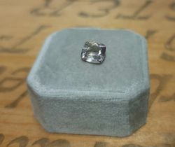 Violett kuddslipad skapolit 8,9 x 8 mm