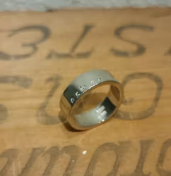 Ring med text, bred