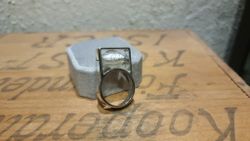 Ring med oval vit glaspärla