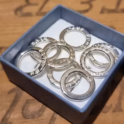 Halsband liten ring med text