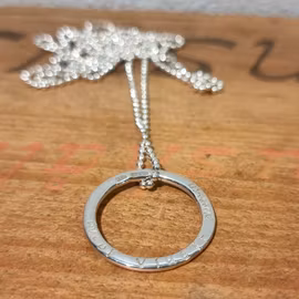 Halsband stor ring med text