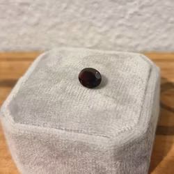 Mörkröd granat 8.1x6x3.6mm