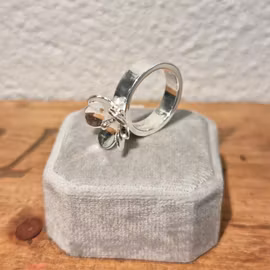 Ring liten Smörblomma