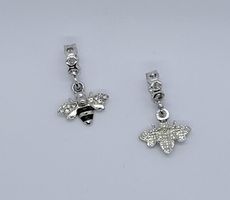 3237 Berlock bi svart emalj och rhinestone