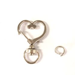 1643 Nyckelring hjärta silverfärg