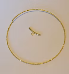3450 Wire strukturerad guld cirkel med upphängning