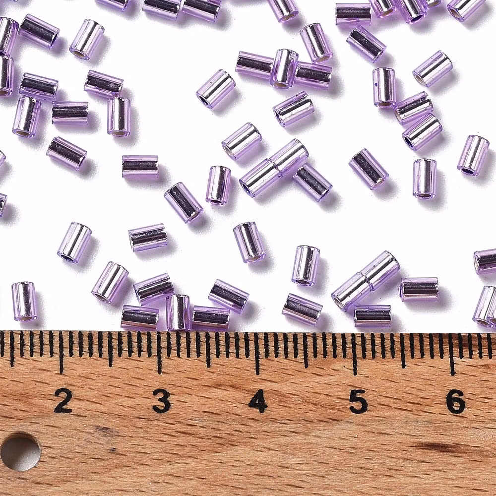 3937 Bugle/rör pärlor i glas medium purple 3,5~3,8x2mm  200stk