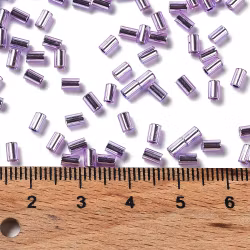 3937 Bugle/rör pärlor i glas medium purple 3,5~3,8x2mm  200stk