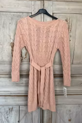 Kabelstickad klänning rosa