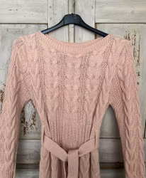 Kabelstickad klänning rosa