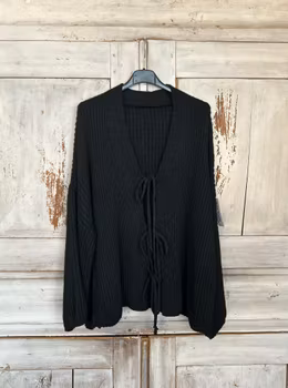 Ribbstickad kofta med knytband