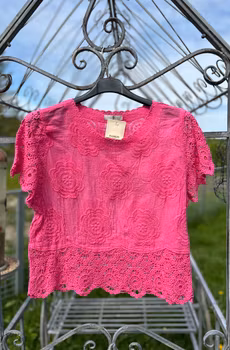 Topp mef spets cerise