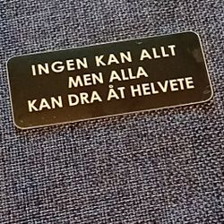 Ingen kan allt - Klistermärke