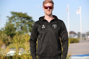 TS Tip-Hoodie - svart + NAMN