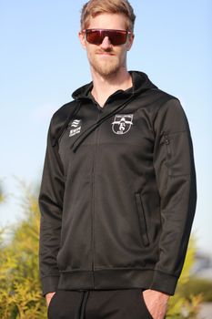 TS Tip-Hoodie - svart + NAMN